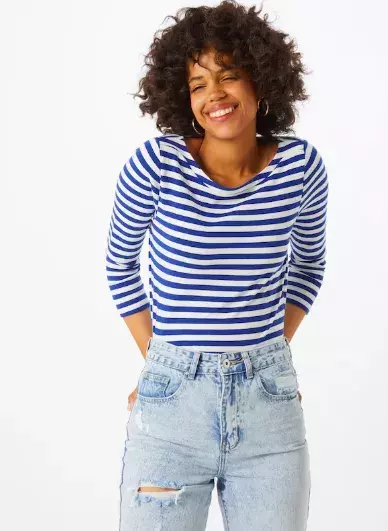 Žena v pruhovaném triku