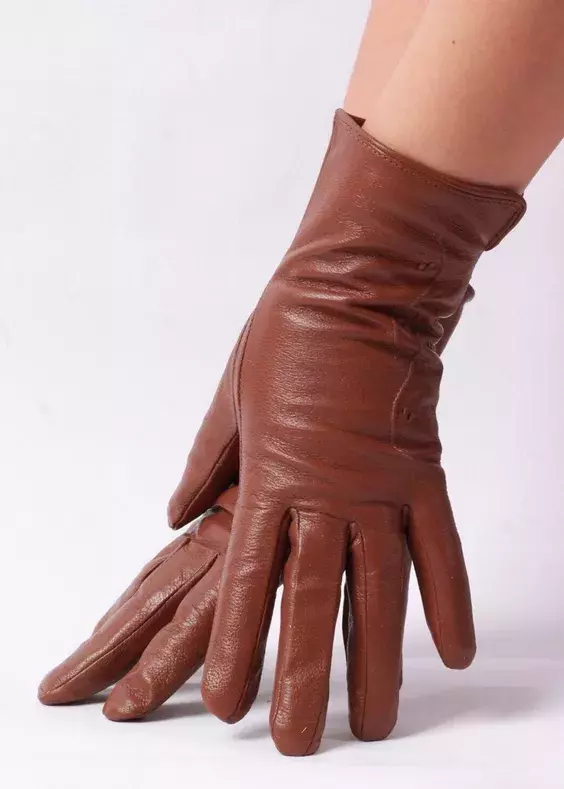 hnědé kožené rukavice