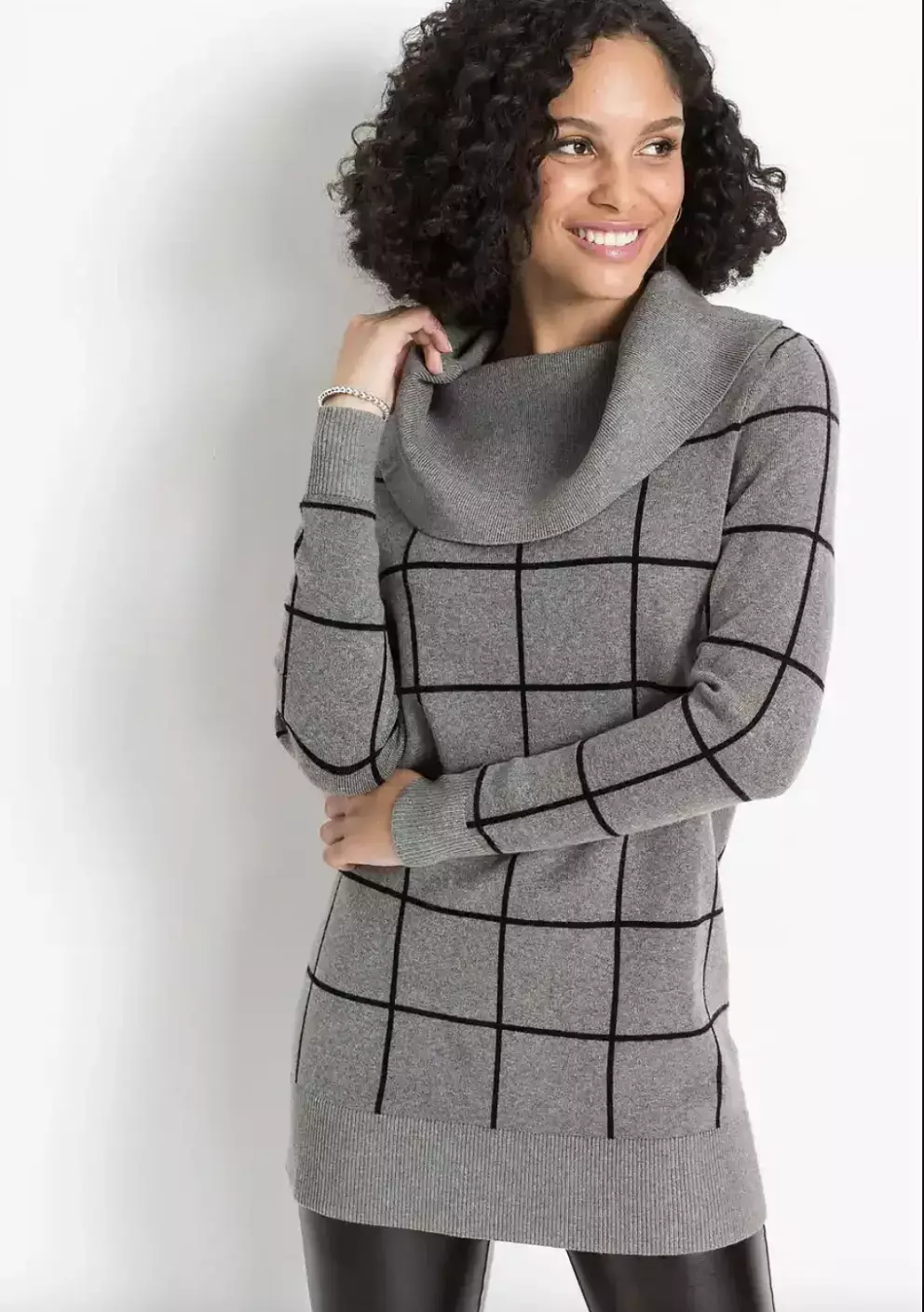 Dlouhý svetr s geometrickým vzorem