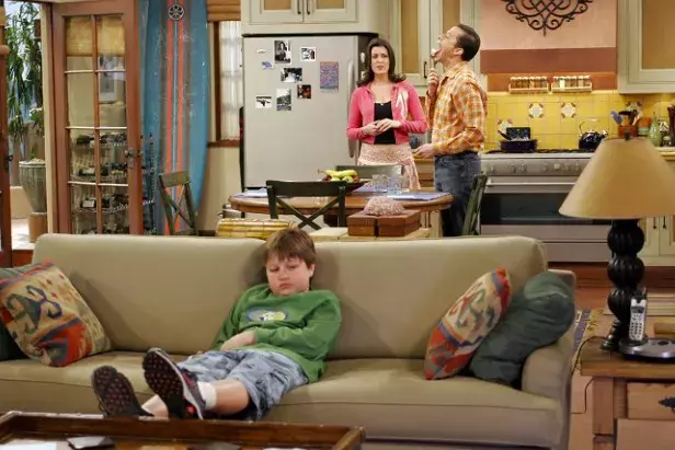 Angus T. Jones v sitcomu Dva a půl chlapa