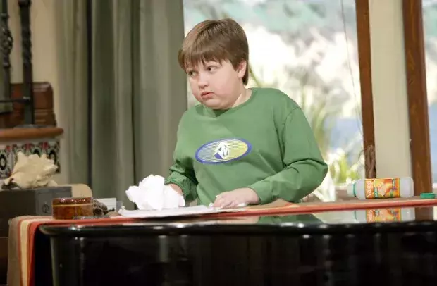 Angus T. Jones v sitcomu Dva a půl chlapa
