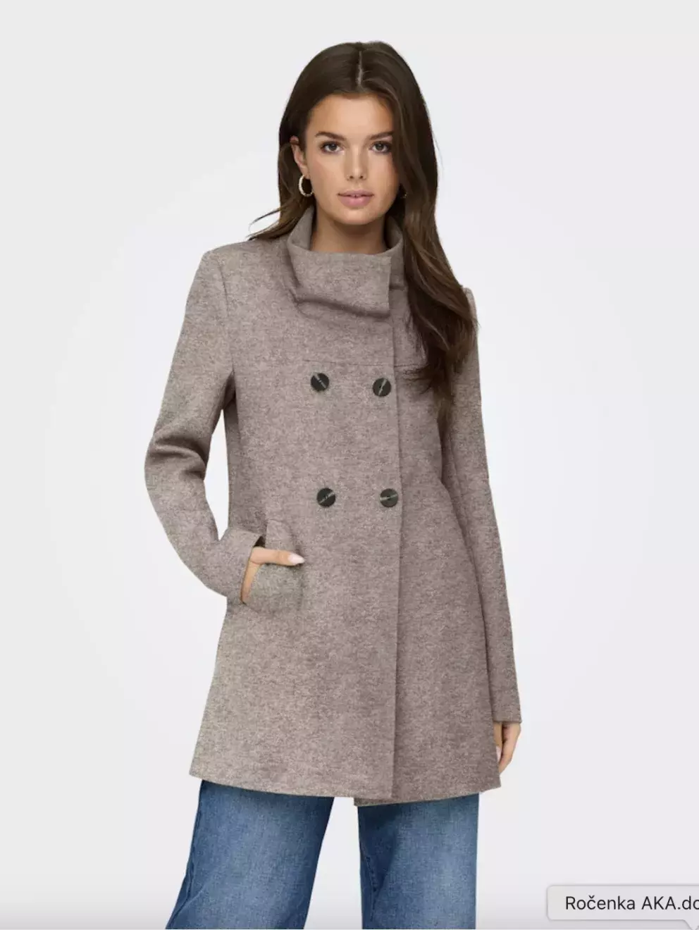 kabát s vysokým límcem