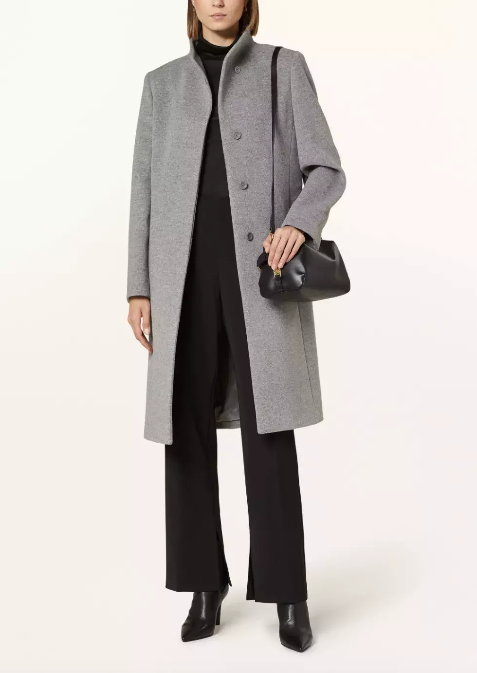 kabát s vysokým límcem