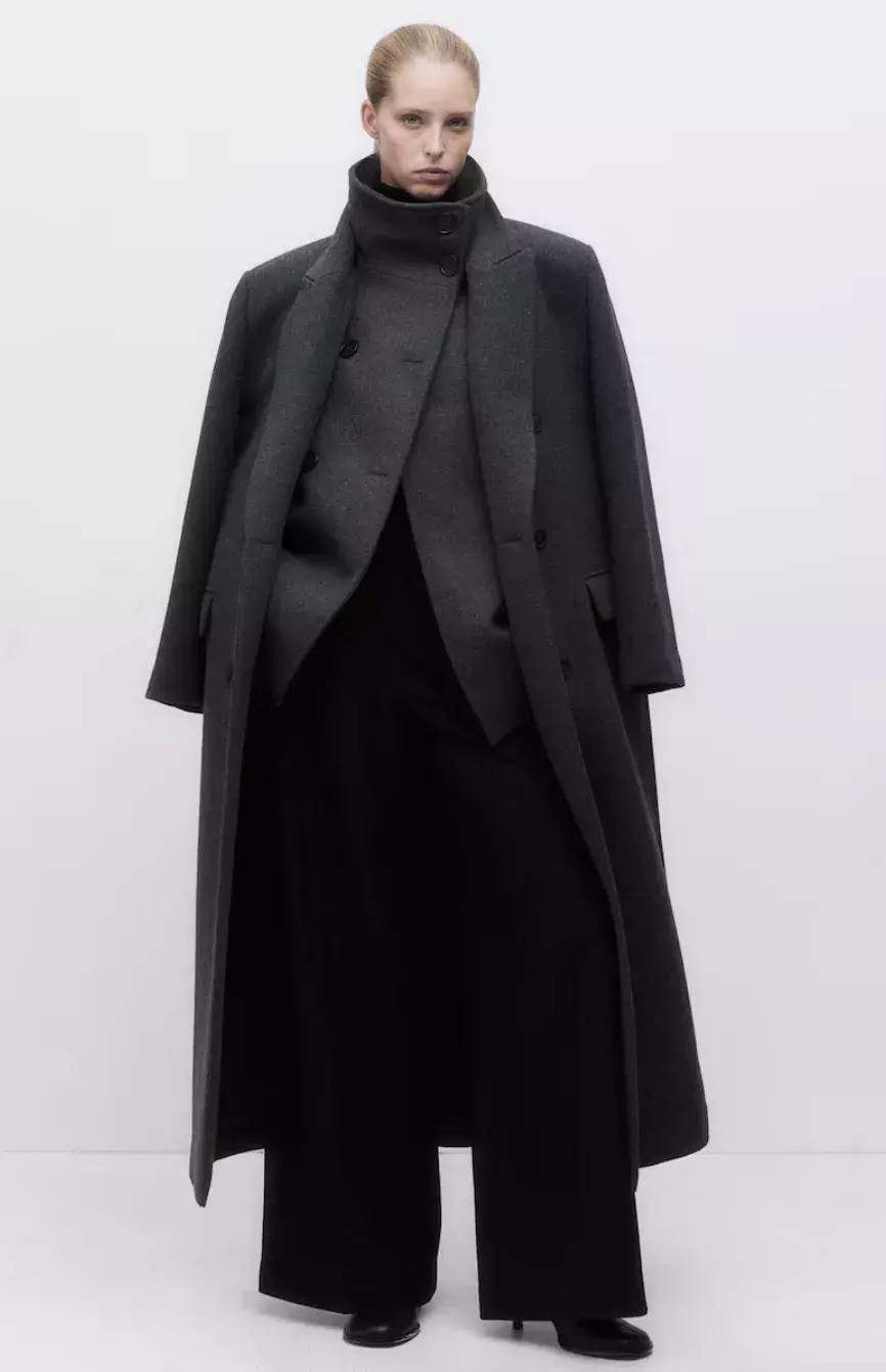 Krátký kabát s vysokým límcem