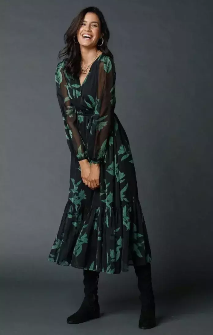 Dlouhé voálové šaty s volánem a potiskem