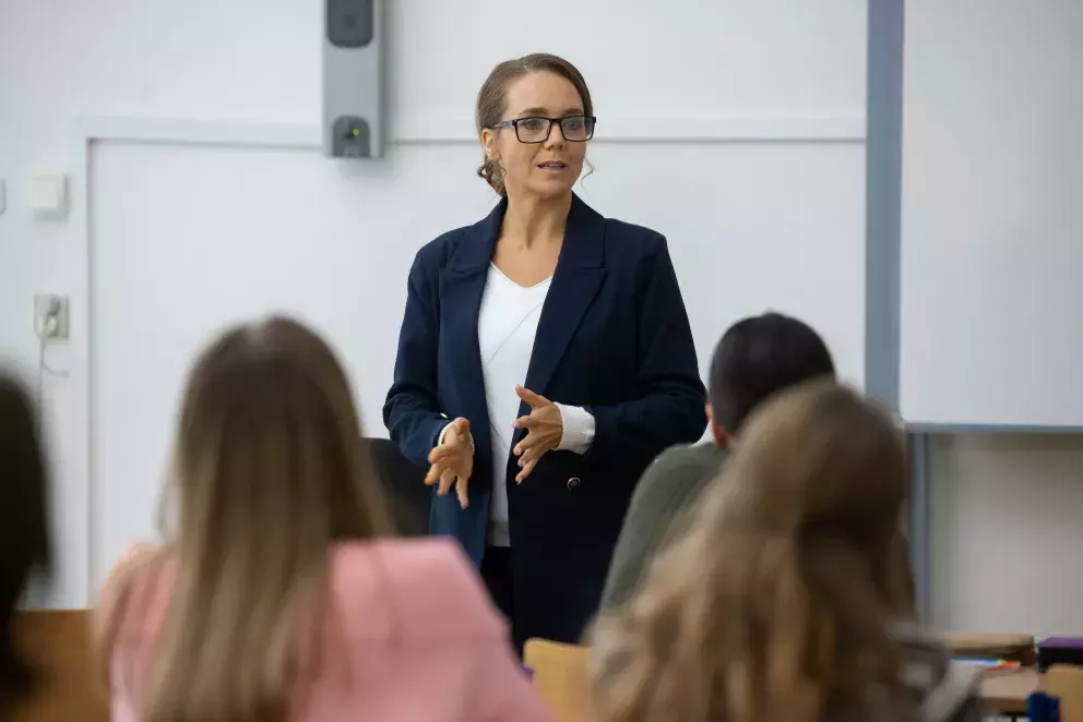 Lucie Vondráčková ve scéně ze seriálu Ulice