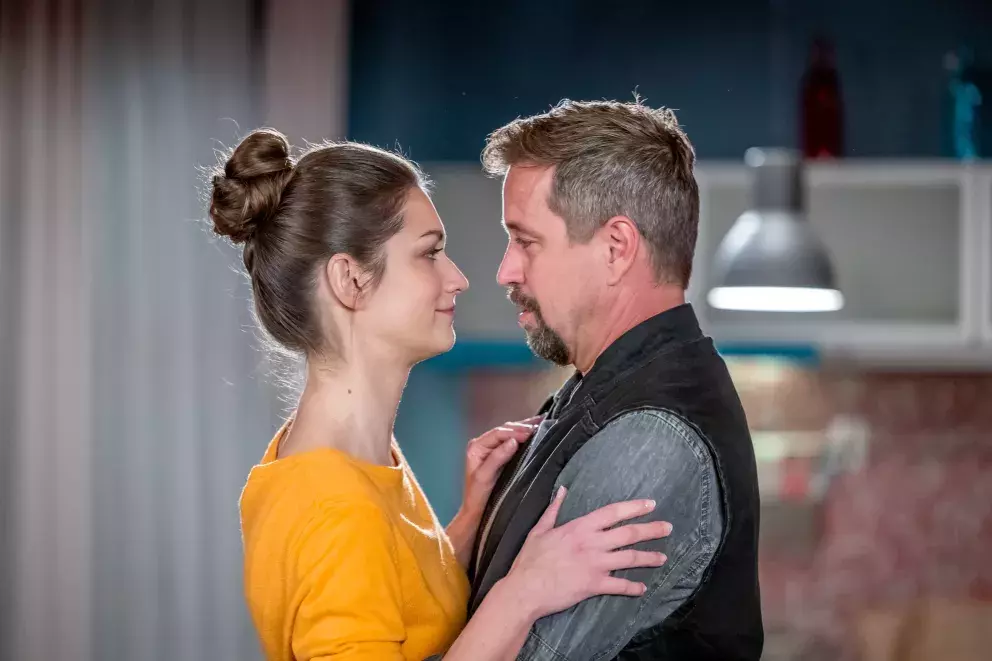 scéna ze seriálu Ulice - pár