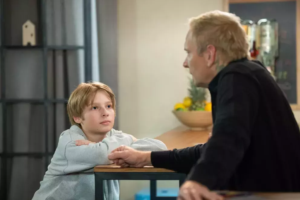 scéna ze seriálu Ulice - debata