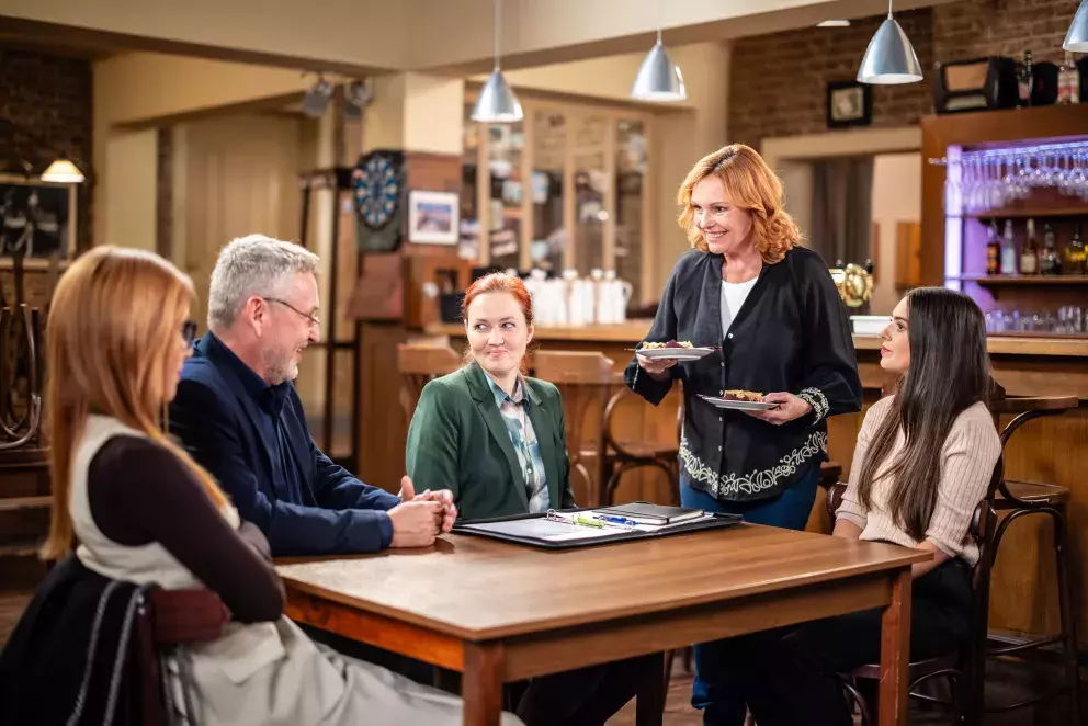 scéna ze seriálu Ulice