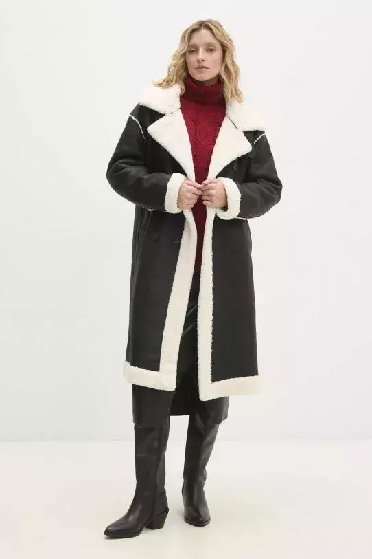 Dubeňák neboli shearling coat