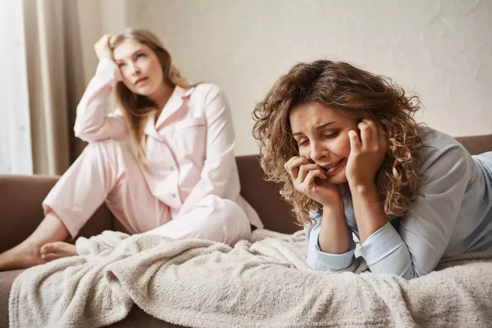 ženy, kamarádky, bolest, smutek, slzy