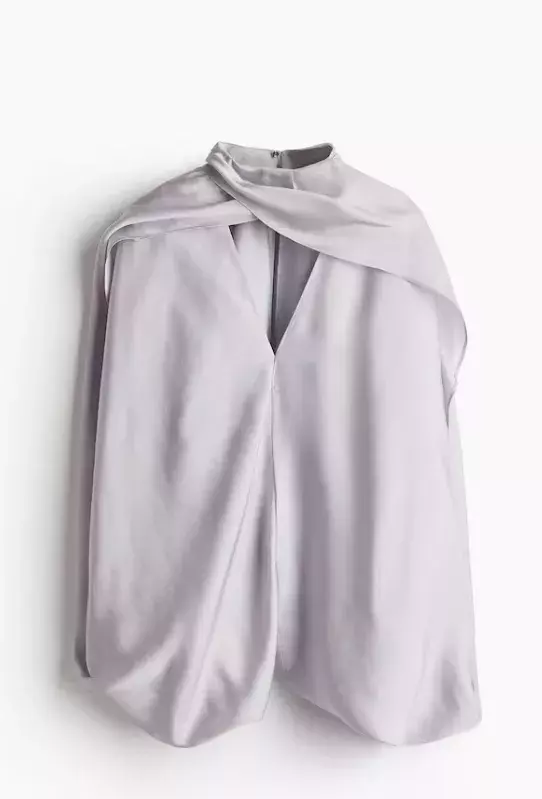 Řasená halenka s plášťovým límcem, H&M, 1 699 Kč