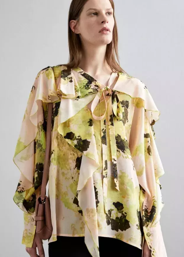 Romantická halenka, Victoria Beckham, 6 081 Kč