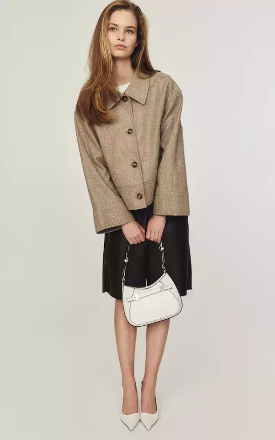 Kabelka s páskovým detailem, H&M, 379 Kč (původní cena 719 Kč)