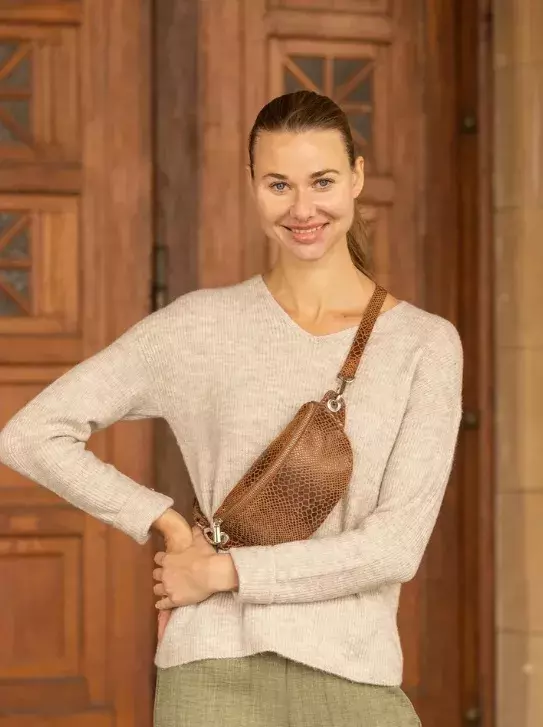 Elegantní ledvinka se vzorem hadí kůže, Gusti Leder, 1 207 Kč