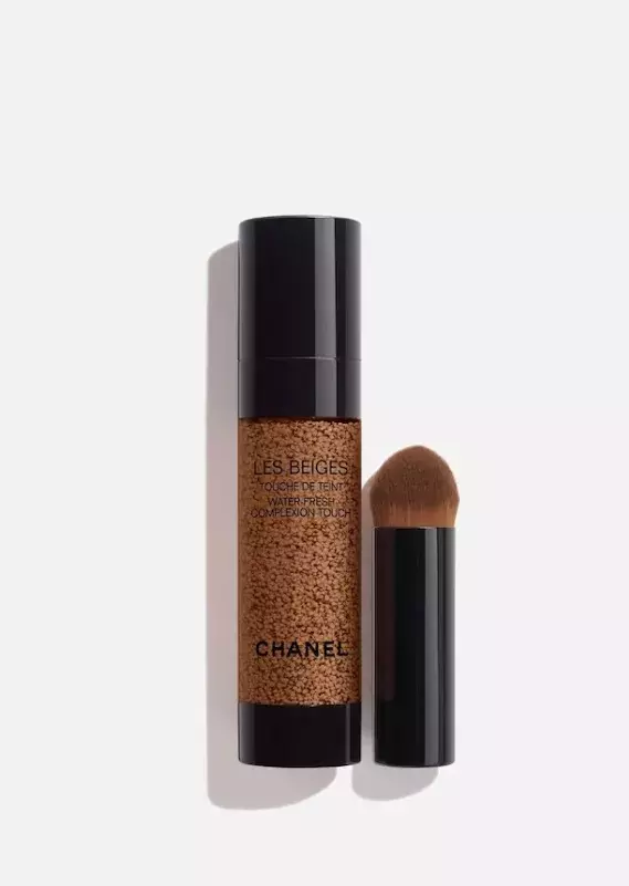 Lehký make-up, Douglas, 1 365 Kč