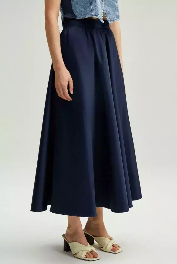 Áčková sukně, Touché Privé, 1 130 Kč