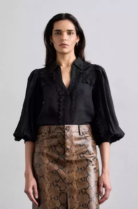 Hebká halenka s krajkou, Alice + Olivia, 5 460 Kč