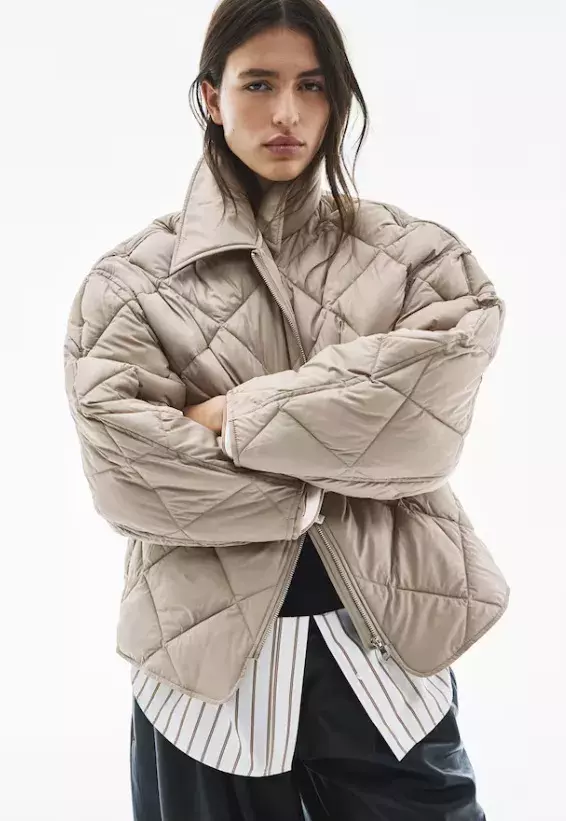 Lehká prošívaná bunda, H&M, 1 199 Kč