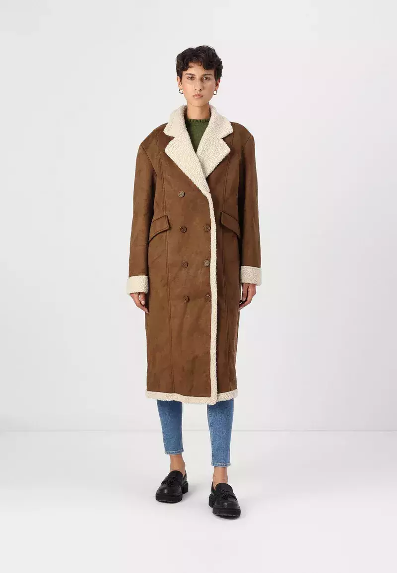 Dubeňák neboli shearling coat