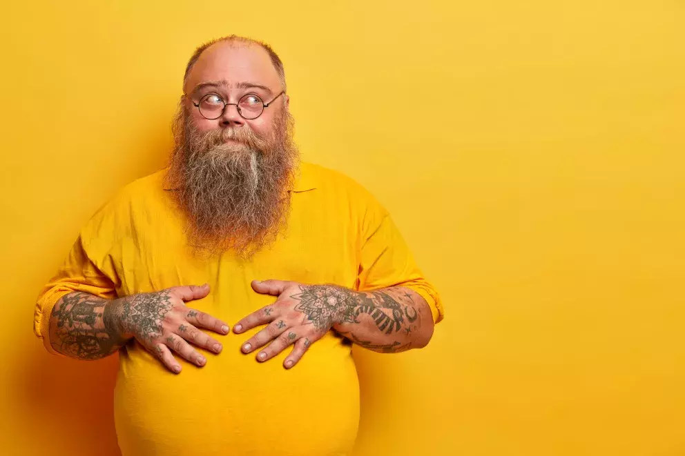 muž, brýle, tloušťka, fousy, žlutá barva