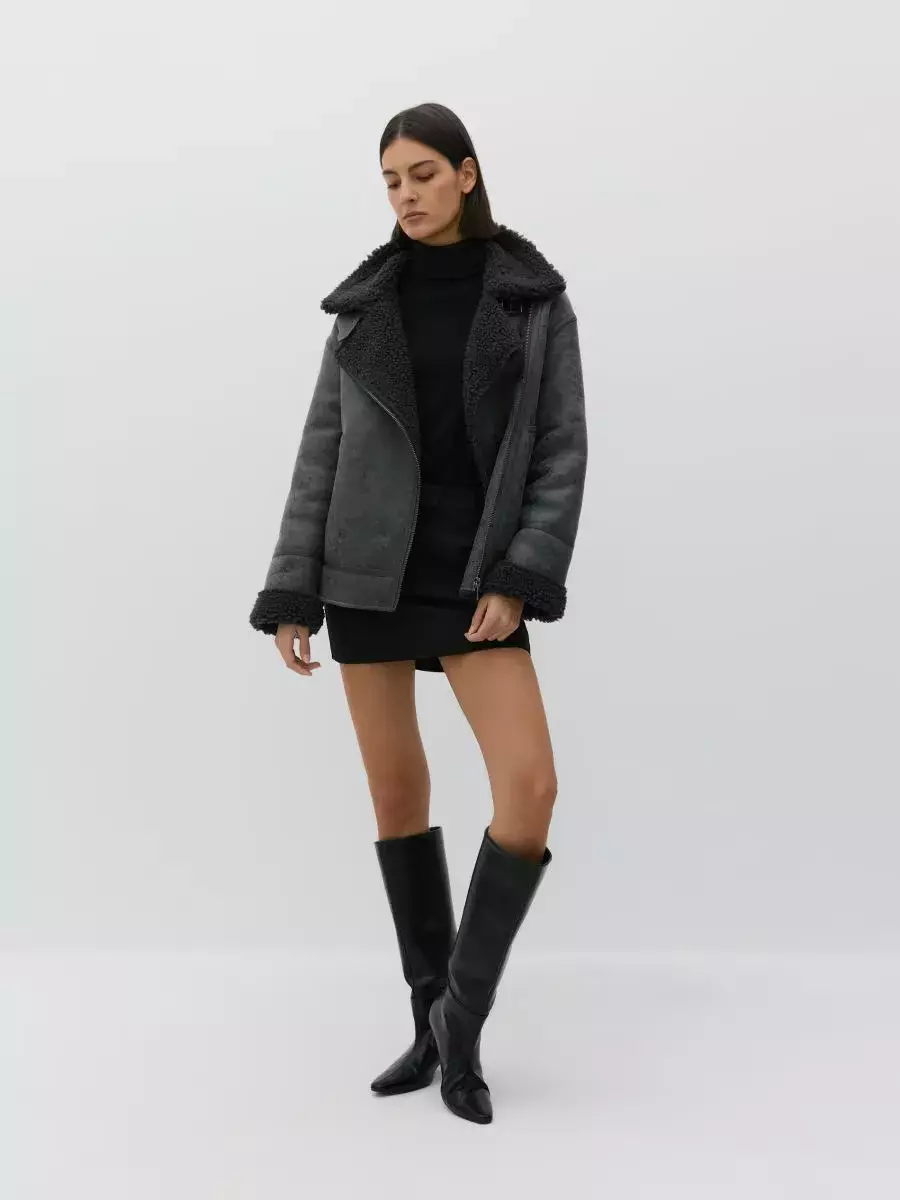 Dubeňák neboli shearling coat