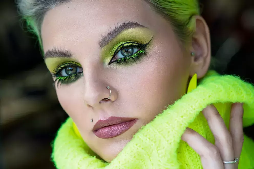 Odvážné ženy se nemusí bát ani výrazných kombinací, který zaujmou doslova na první pohled. 