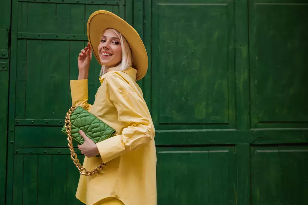 Sytě zelená kabelka