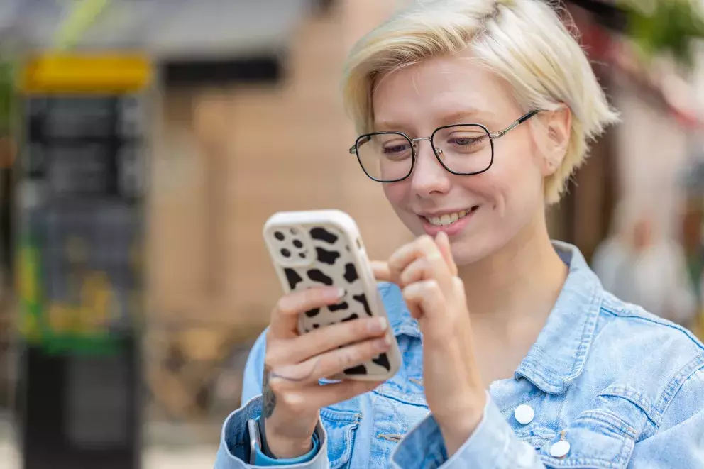 trendy mikádo blond vlasy