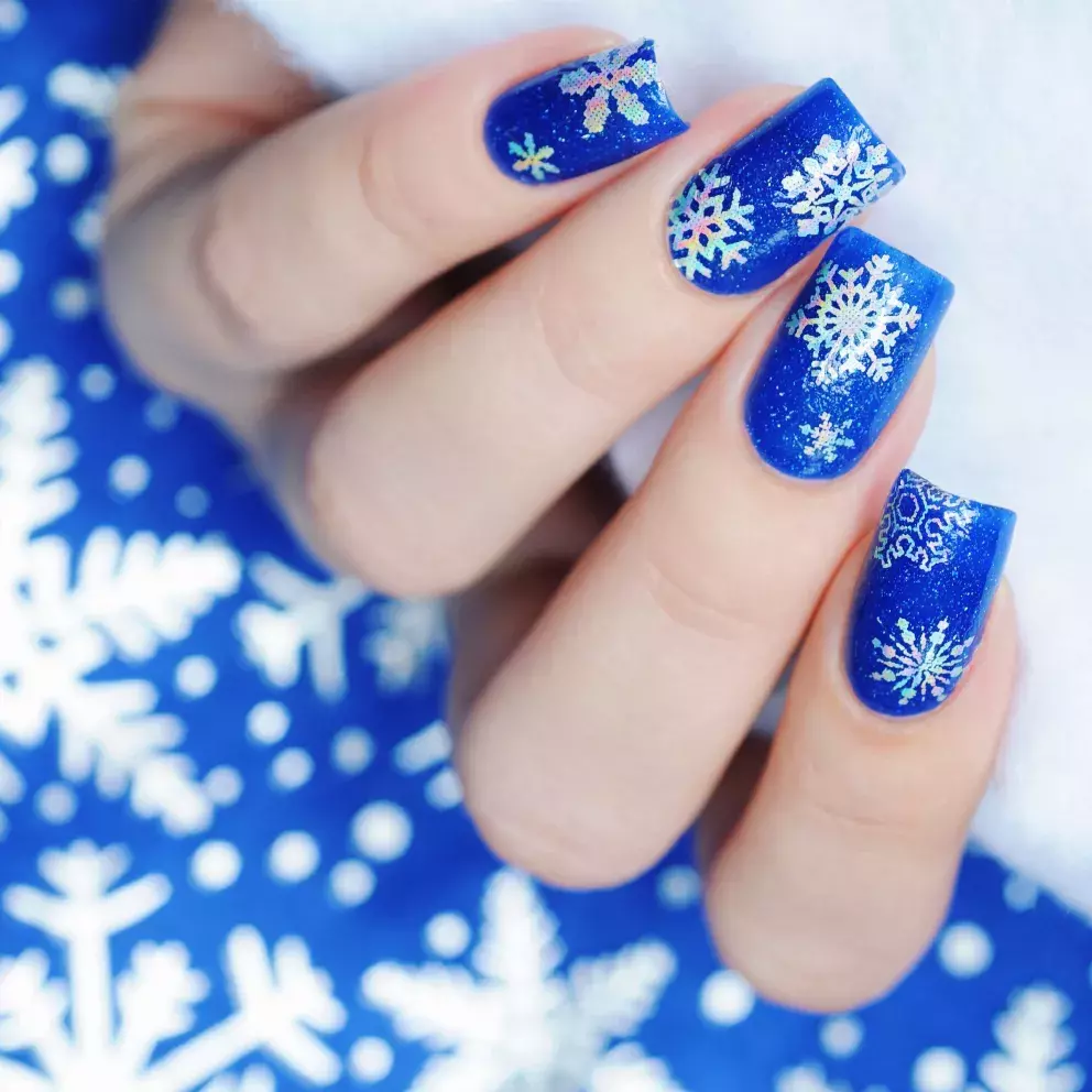 Nail design se zimními motivy