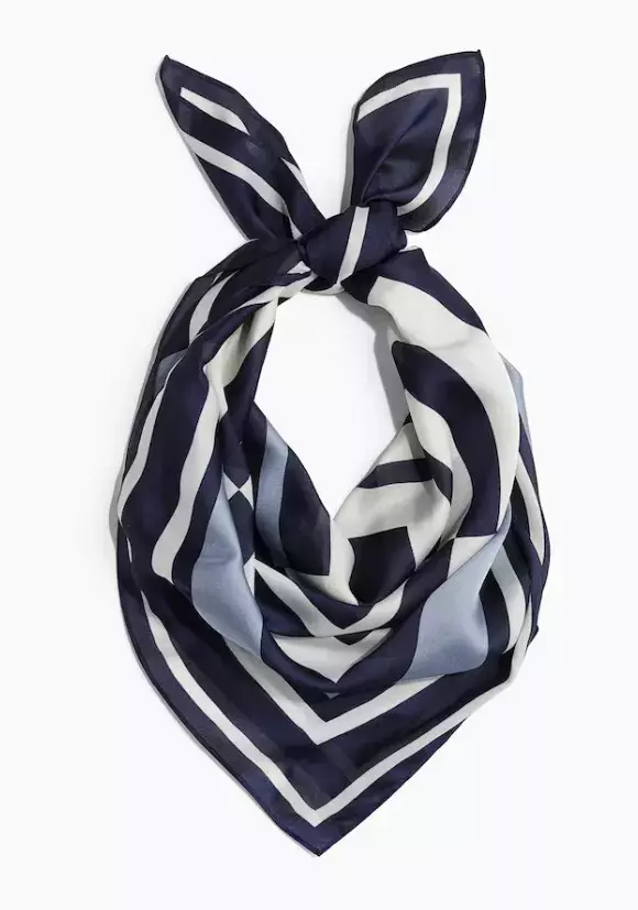 Vzorovaný šátek nejen do vlasů, H&M, 239 Kč