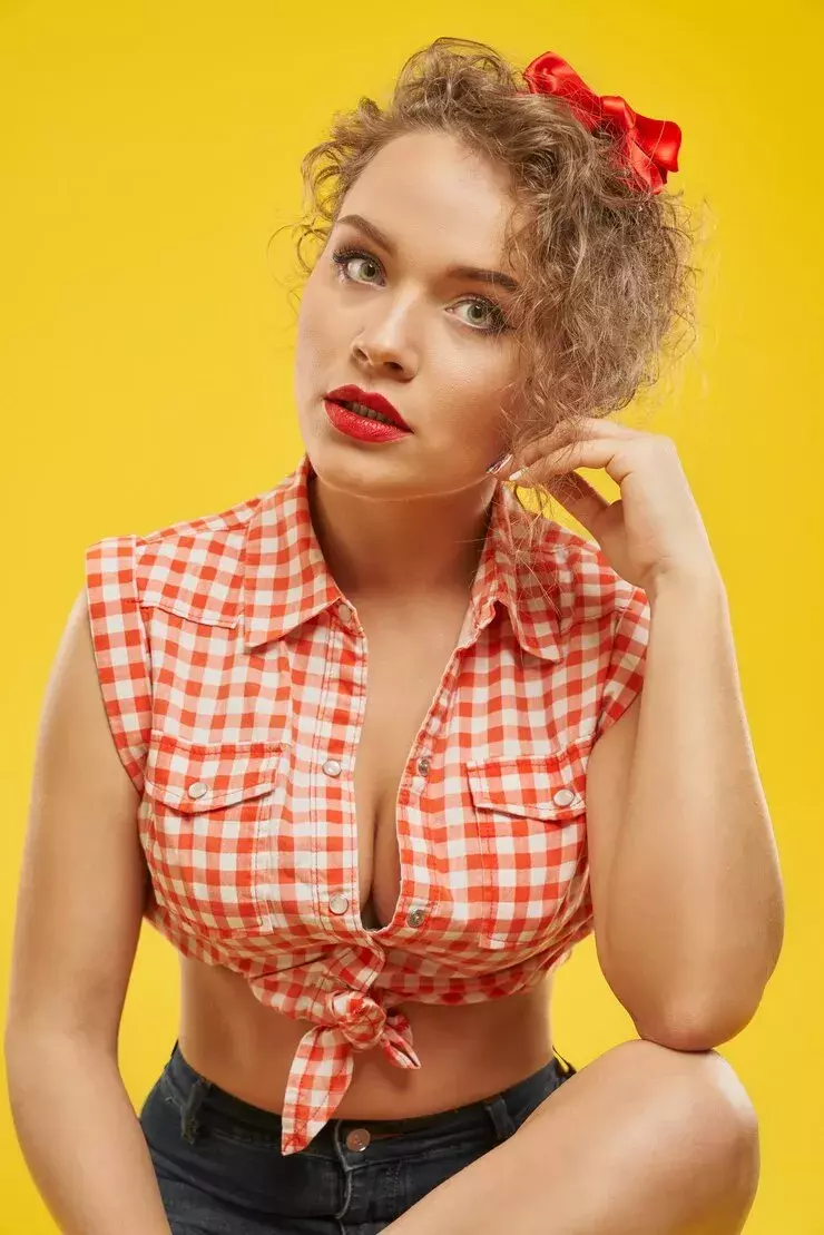 účes ze 70. let slaví v roce 2025 návrat