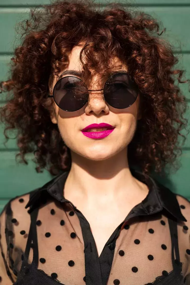 účes ze 70. let slaví v roce 2025 návrat