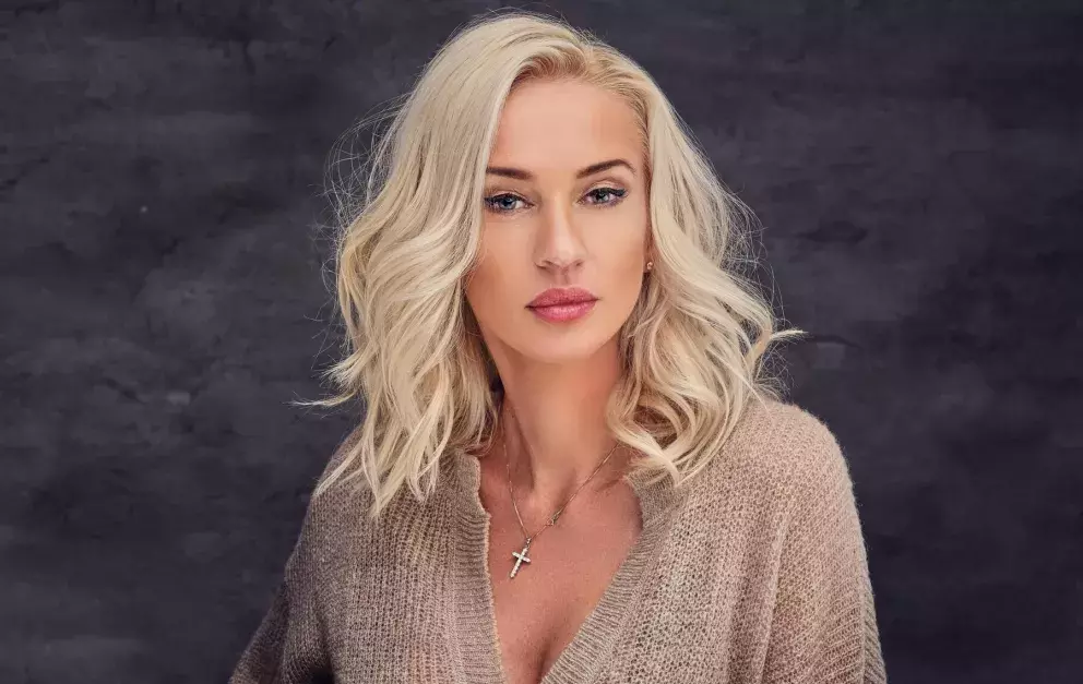 účes ze 70. let slaví v roce 2025 návrat