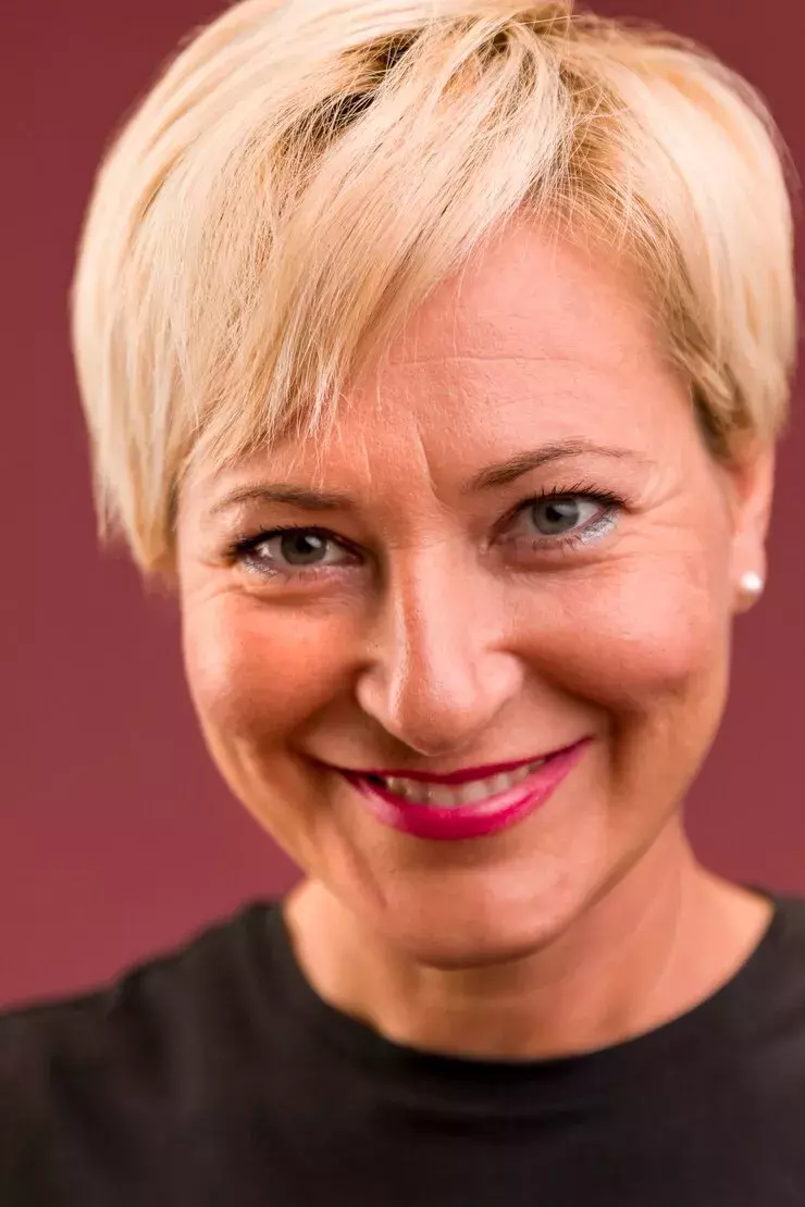 účes ze 70. let slaví v roce 2025 návrat