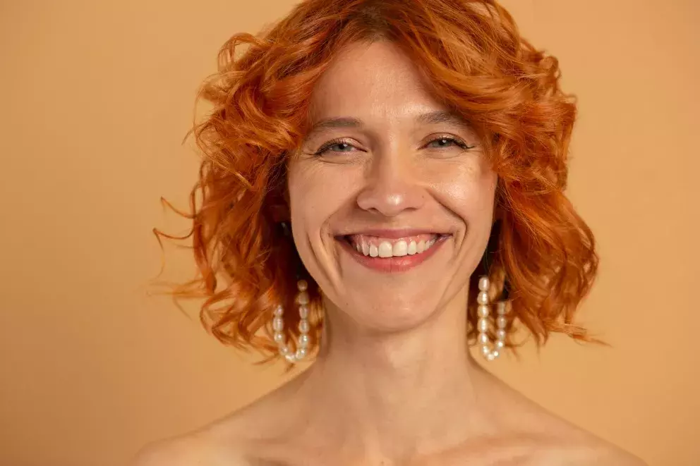 účes ze 70. let slaví v roce 2025 návrat