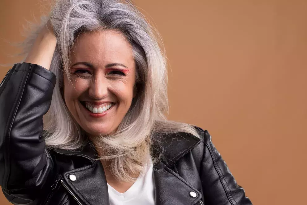 účes ze 70. let slaví v roce 2025 návrat