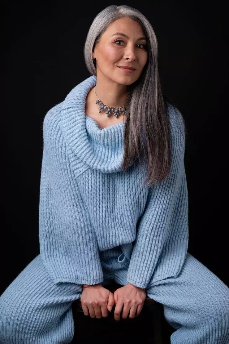 účes ze 70. let slaví v roce 2025 návrat