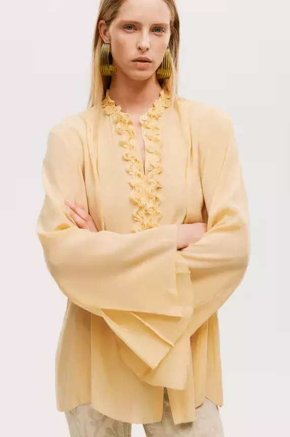 Zdobená halenka z hedvábné směsi, H&M, 3 699 Kč