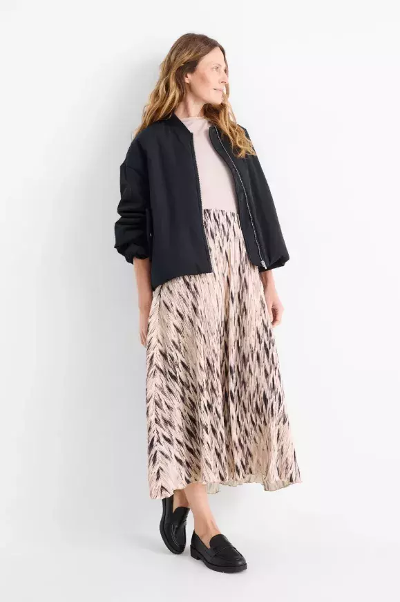 Kalhoty a sukně s vysokým pasem