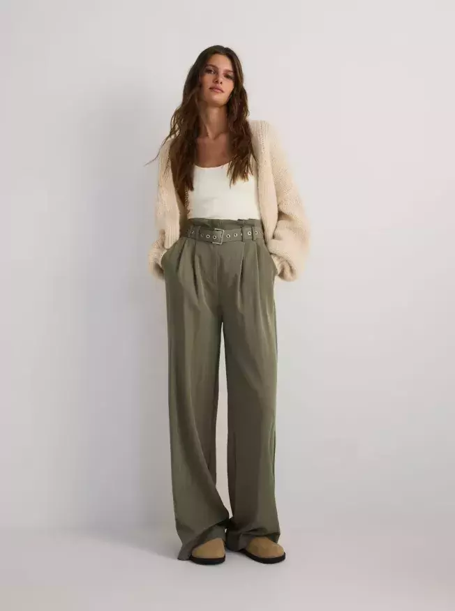 Kalhoty s vysokým pasem