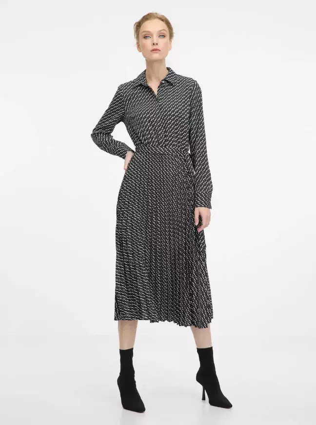 Šaty s vysokým pasem