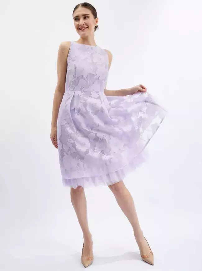 Kalhoty a šaty s vysokým pasem