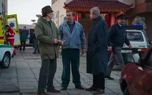 Foto 8 k článku Kvíz: Jak dobře si pamatujete seriál Devadesátky? Jestliže jste byli pozornými diváky, zvládnete s přehledem všech 10 otázek 