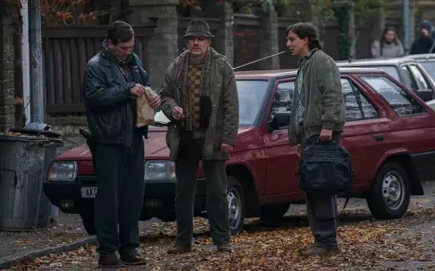 Foto 11 k článku Kvíz: Jak dobře si pamatujete seriál Devadesátky? Jestliže jste byli pozornými diváky, zvládnete s přehledem všech 10 otázek 