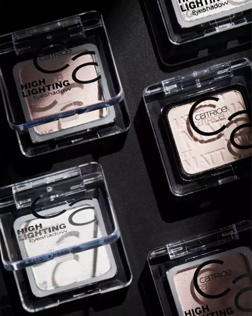 rozjasňovací oční stíny