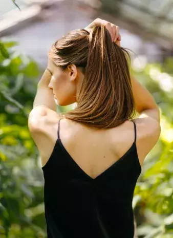 Vlasy do poloviny zad