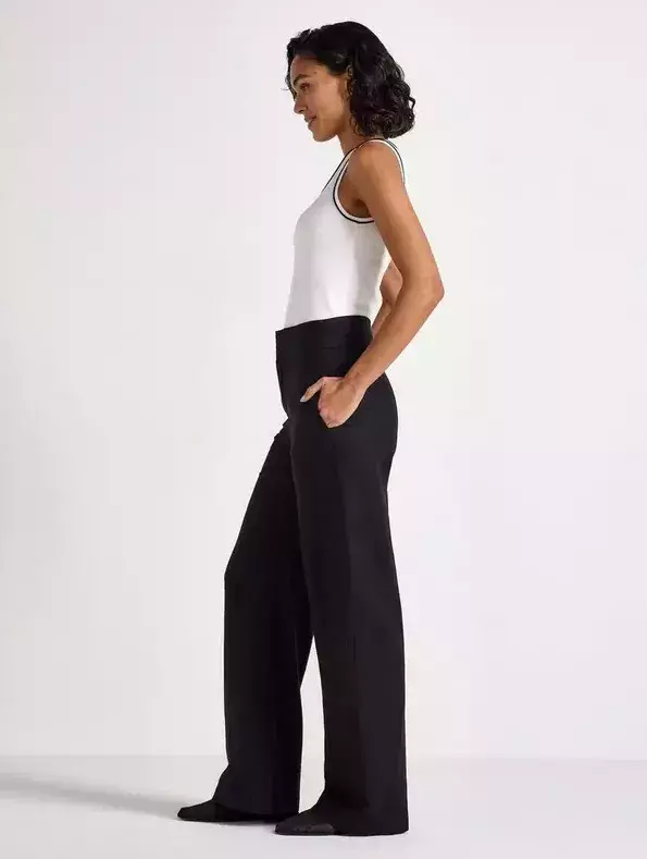 módní trend 2025 kalhoty