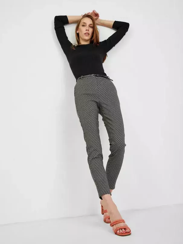 módní trend 2025 kalhoty