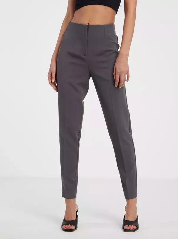 módní trend 2025 kalhoty